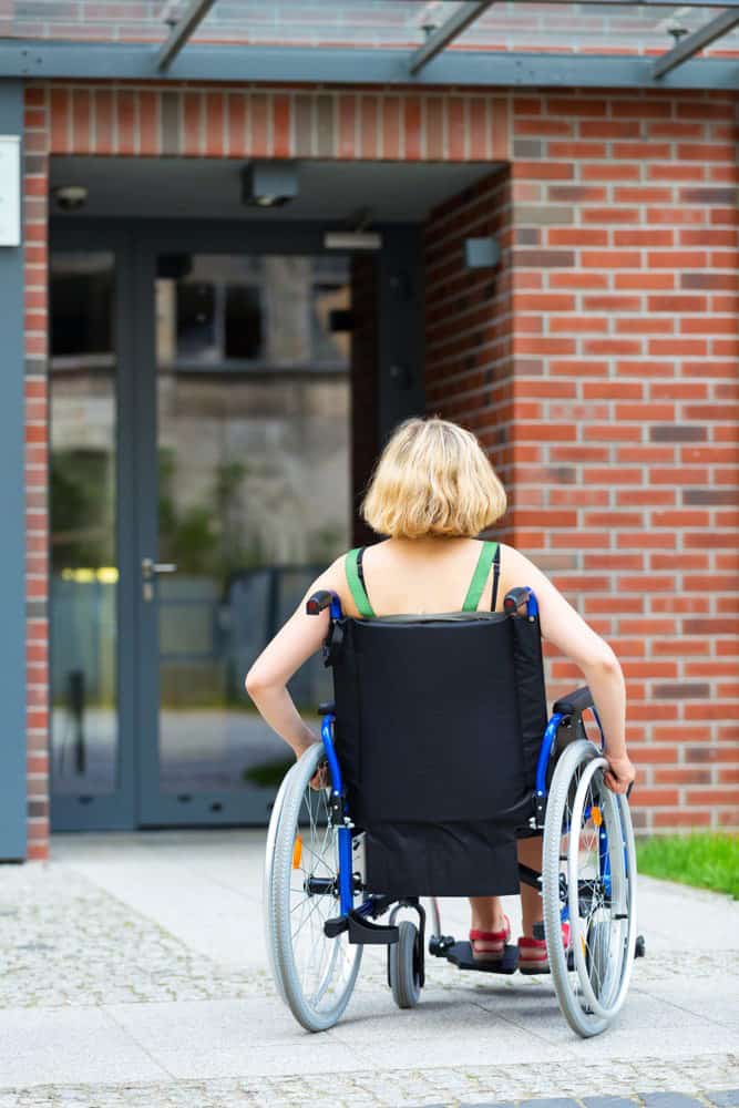 Minimalna szerokość drzwi dla wózków inwalidzkich - ogrodzenia-europlot.pl