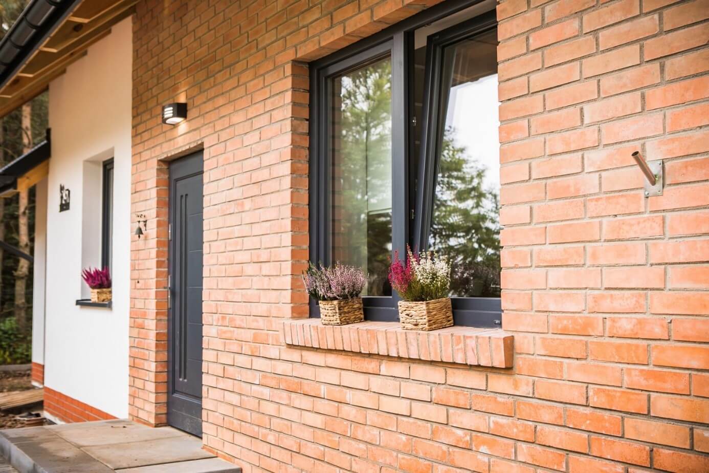 Jak wybrać drzwi zewnętrzne do domu? 6 parametrów, które musisz uwzględnić podczas zakupu - ogrodzenia-europlot.pl